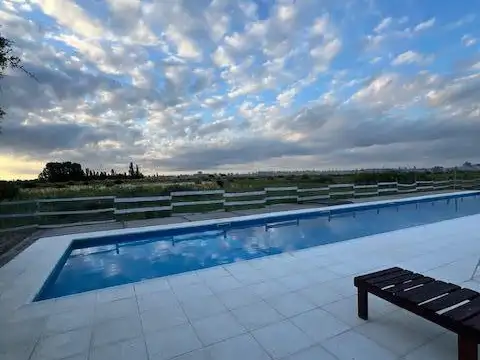 Casa 27 ambientes con 10 baños