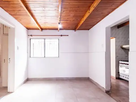 Casa 3 ambientes con 1 baño