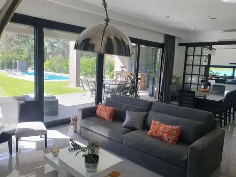 Casa en Venta en Pilar Privado, USD 700.000