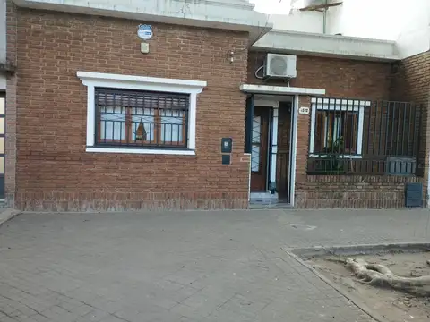 Venta Casa dos dormitorios barrio Echezortu