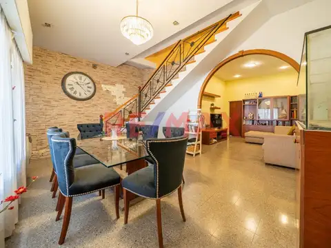 VENTA CASA 6 AMB C/QUINCHO y PILETA -Villa Adelina