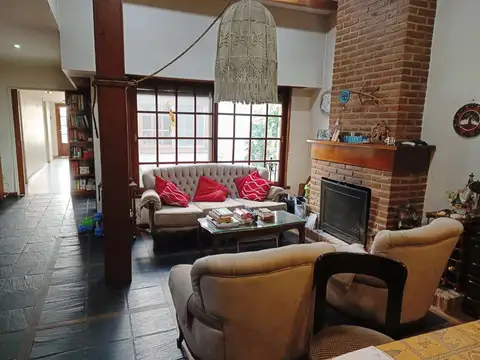 CASA 5 AMBIENTES VENTA VALENTIN ALSINA