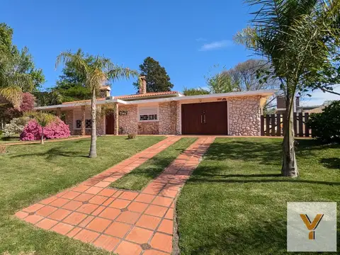 Casa en venta - 3 Dormitorios 2 Baños - Cochera - 539Mts2 - Canelones
