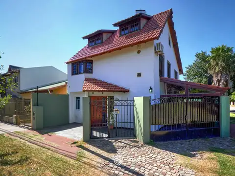 VENTA | PERMUTA - Casa de 3 dormitorios, altillo, parrillero y piscina - G. Baigorria. APTO CRÉDITO.