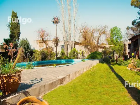 Venta casa con pileta en Casilda