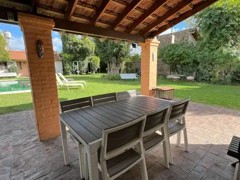 Casa 5 ambientes con 3 baños