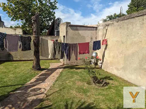 Casa en venta - 3 Dormitorios 3 Baños - Cochera - 300Mts2 - Villa Elvira, La Plata