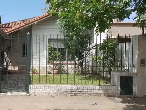 Casa en 1 planta 3 ambientes patio. Olivos.