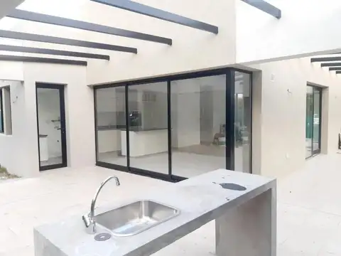Casa en Alquiler al Sur