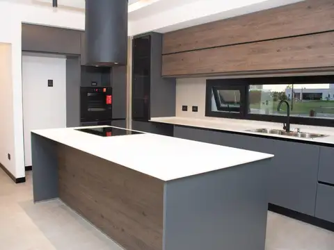 Casa 5 ambientes con 5 baños
