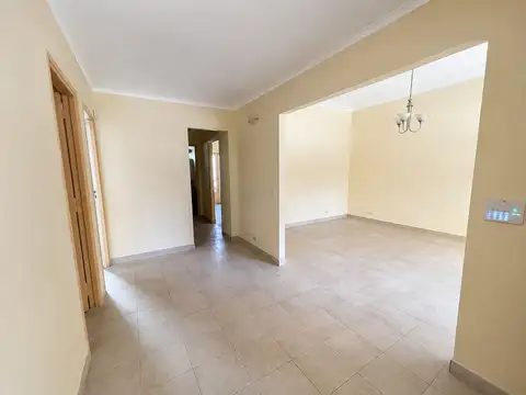 Casa en Alquiler con 1 cochera