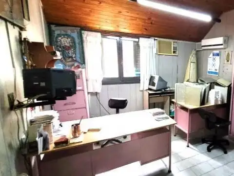 Casa en Alquiler con 2 cocheras