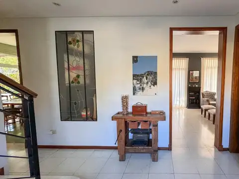 Casa en Venta con 3 cocheras