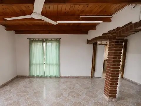 Casa 5 ambientes con 1 baño