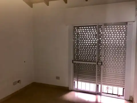 Depto Tipo Casa en Alquiler en Burzaco, $ 370.000