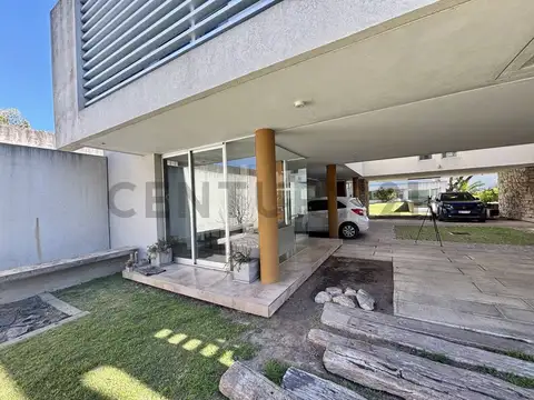 12 entre 510 y 511 2100, Piso 0