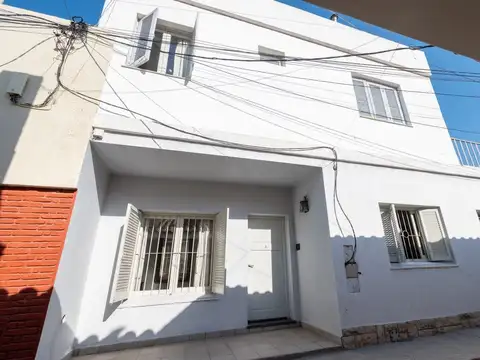CASA INTERNA DE 3 DORMITORIOS Y TERRAZA EN B. SUR
