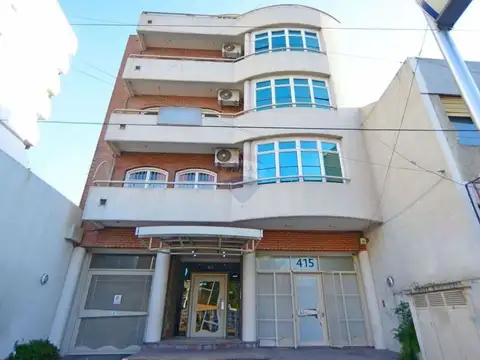 Avenida Hipólito Yrigoyen 400