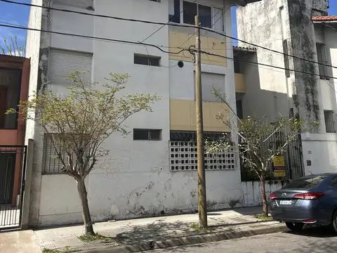 Catamarca 100, Piso 1