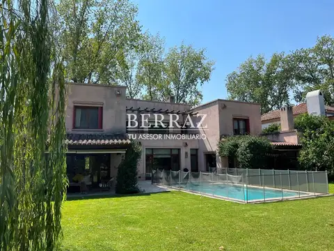 Casa venta 8 ambientes en Ayres De Pilar lote de 910 m2