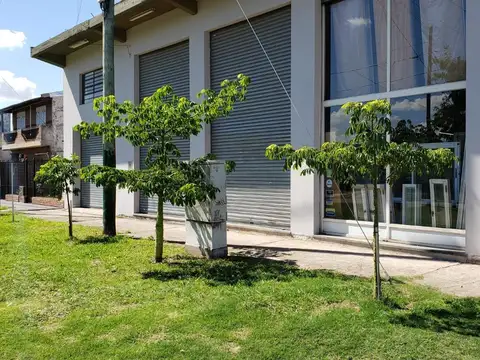 Imponente local de 350 m2 c/doble altura en San José!