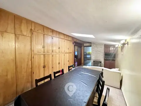 Casa en Venta de 3 dorm. Patio con parque y cochera. Campana