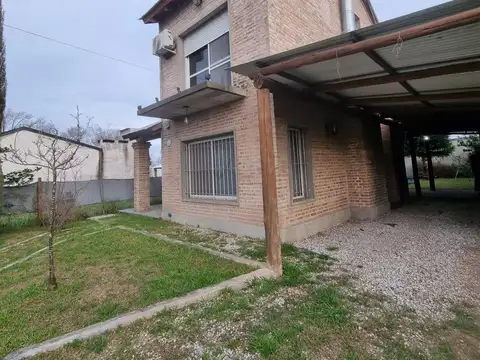 Casa en calle 27 y 54 - Los Pinos 2 - Álvarez 