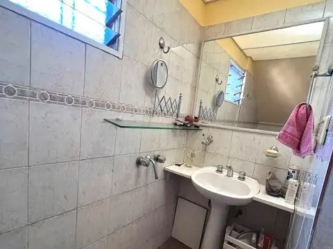 Depto Tipo Casa 5 ambientes con 2 baños