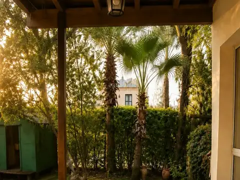 Casa en Venta con 2 cocheras