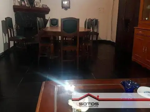 Casa 5 ambientes con 2 baños