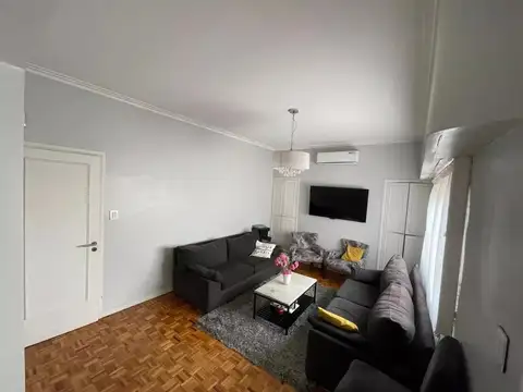 Departamento en venta - 5 Dormitorios 2 Baños - Flores