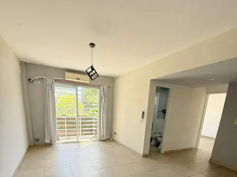 Departamento 3 ambuentes muy luminoso 2 do piso por escalera