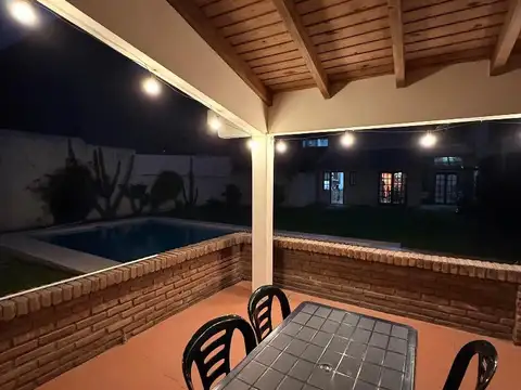 Casa en 2 plantas con 3 dormitorios y 2 locales