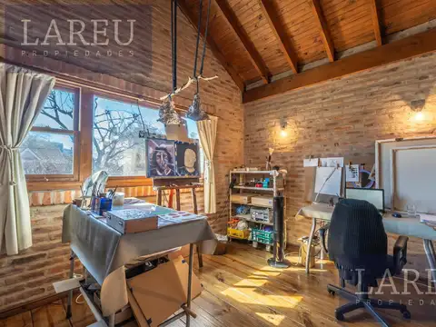 Casa 4 ambientes con 2 baños