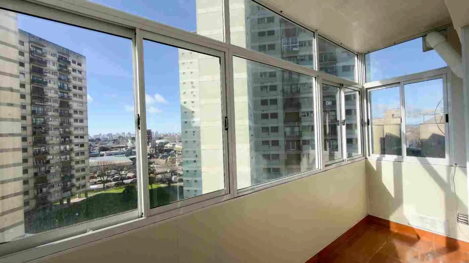 VENTA DEPARTAMENTO 3 AMBIENTES C/COCHERA RECICLADO