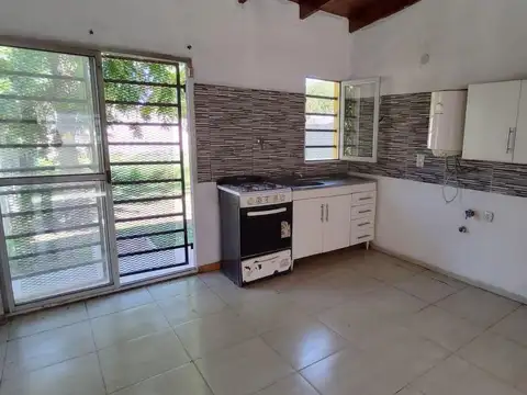 Casa en venta - 2 dormitorios 1 baño - 50mts2 - Villa Elisa, La Plata