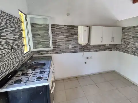 Casa en venta - 2 dormitorios 1 baño - 50mts2 - Villa Elisa, La Plata