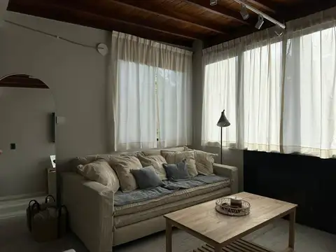 Depto Tipo Casa en Alquiler de 3 ambientes