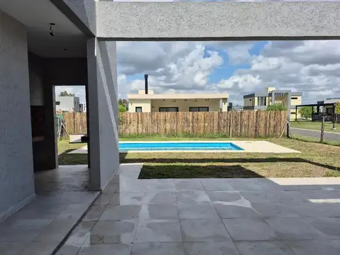 Casa en Venta en Pilar Del Este, USD 215.000