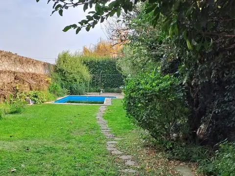 EXCELENTE CASA EN LOTE DE 9MTS FTE X 64MTS FONDO