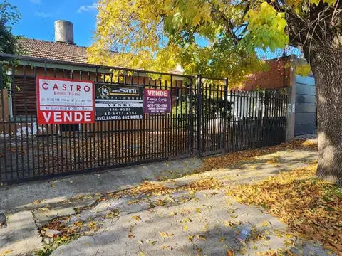 EXCELENTE CASA TIPO AMERICANA DE 3 AMBIENTES CON JARDIN