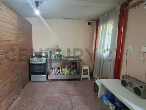 LOTE CON CASA A REMODELAR.
