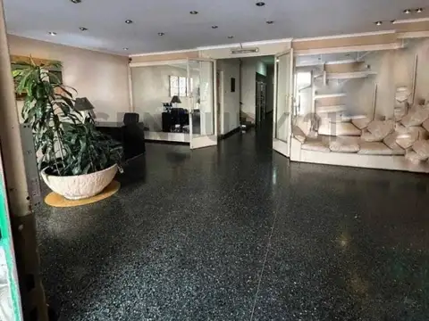 Venta Departamento muy amplio, de 3 ambientes en Monserrat. APTO CREDITO, u$s105.000.-