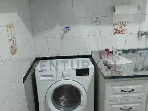 Venta Departamento muy amplio, de 3 ambientes en Monserrat. APTO CREDITO, u$s105.000.-