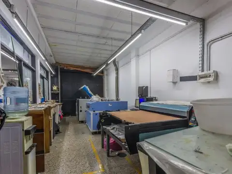 Taller con vivienda en CABA: lote propio, terraza y quincho