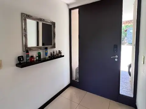 Casa 6 ambientes con 4 baños