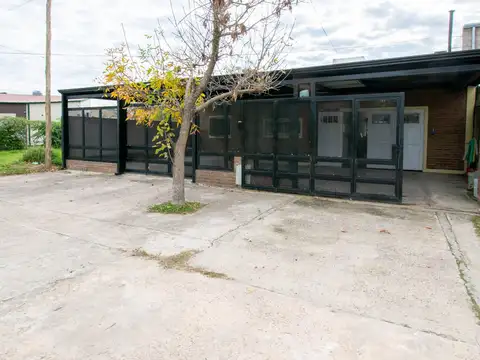 SE VENDE | Casa de 2 dorm. y pileta en Sauce Viejo
