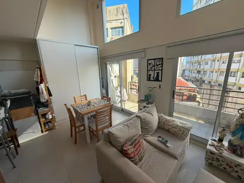 VENTA EXCELENTE DEPTO 2 AMB TIPO DUPLEX V. CRESPO