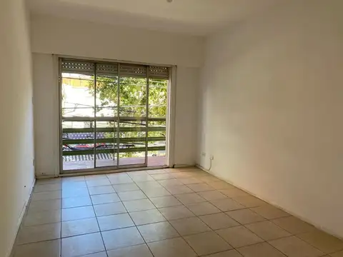 Romulo Noya 879 , Piso 1