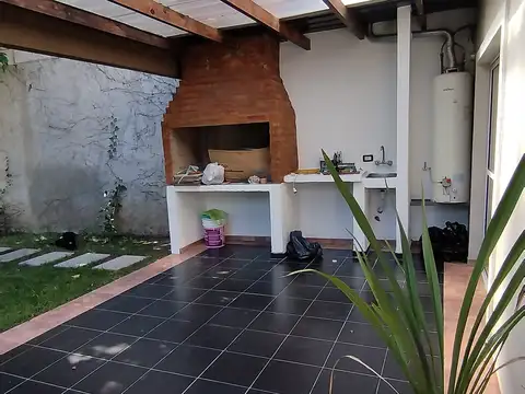 Depto Tipo Casa en Venta en Adrogue, USD 110.000